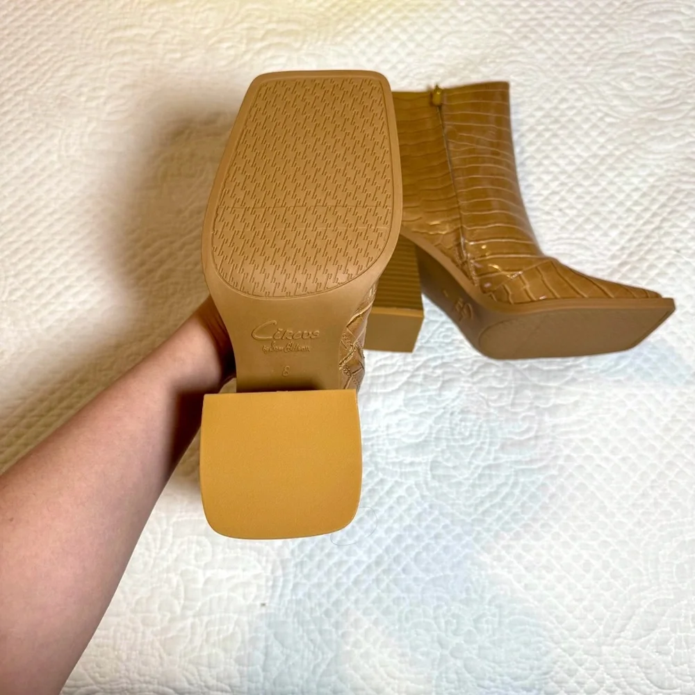 NWT Circus by Sam Edelman Layla Bootie in Caramel - Size 8